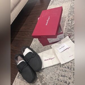 FERRAGAMO Mens Front 4 Moc Toe Drivers Dress Shoes NeroBlack Calf Strings Tassel